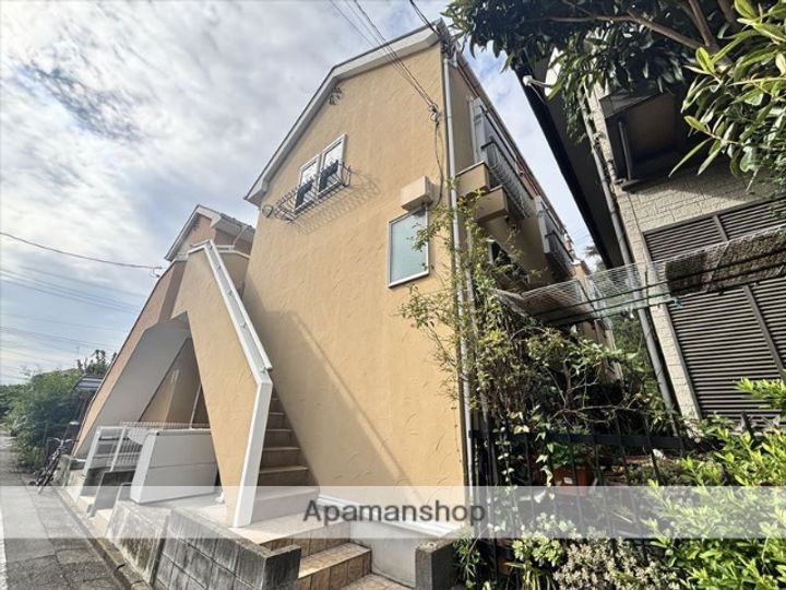 ロッシェル北里Ⅱ号棟の外観