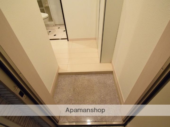 神奈川県大和市西鶴間1丁目の賃貸アパートの玄関