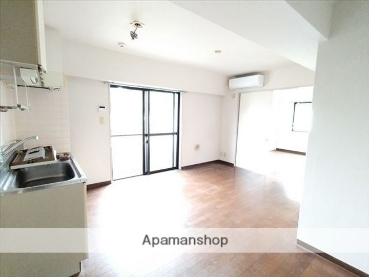 東京都八王子市南大沢1丁目の賃貸マンションの居間