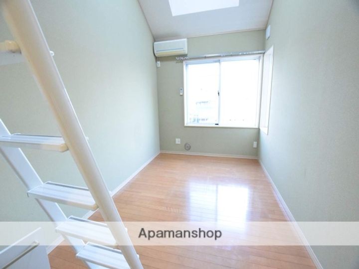 神奈川県相模原市緑区橋本4丁目の賃貸アパート103の居間