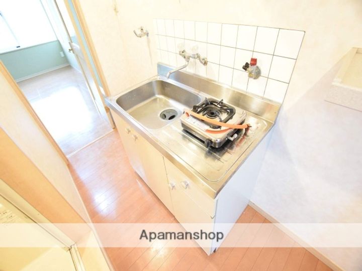 神奈川県相模原市緑区橋本4丁目の賃貸アパート103のキッチン