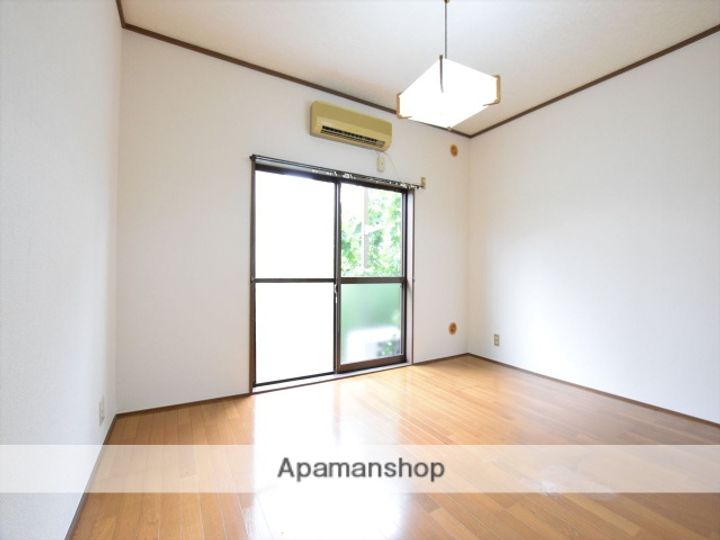 神奈川県相模原市中央区上矢部3丁目の賃貸アパートの居間