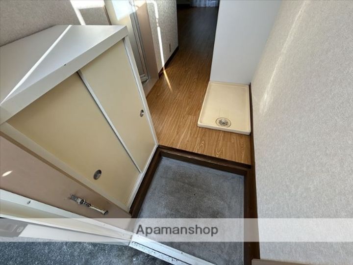 神奈川県相模原市緑区橋本5丁目の賃貸アパートの玄関