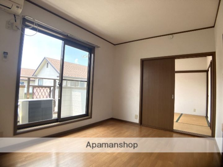 神奈川県相模原市南区西大沼3丁目の賃貸アパート205の居間