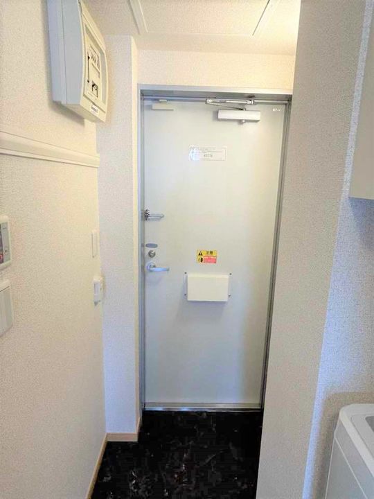 レオパレス鹿沼台LA1の玄関