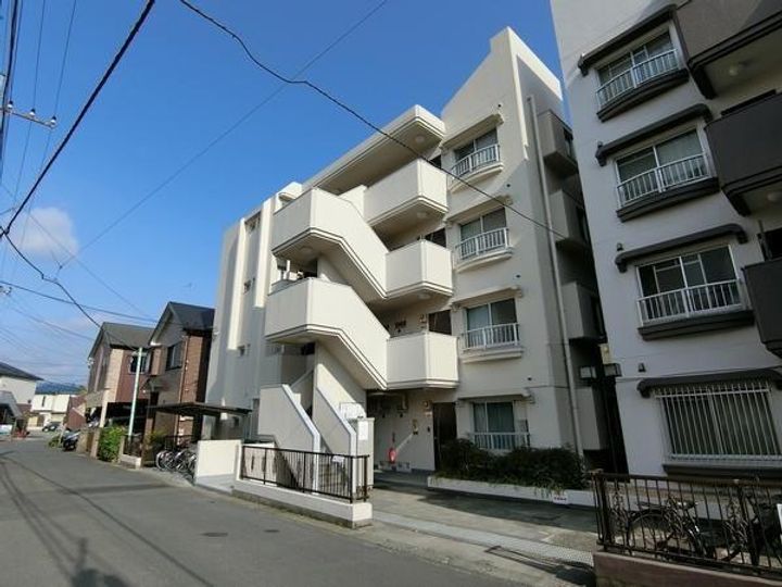 ロイヤルタウン下九沢の外観