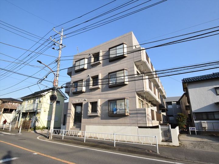ロイヤルタウン下九沢の外観