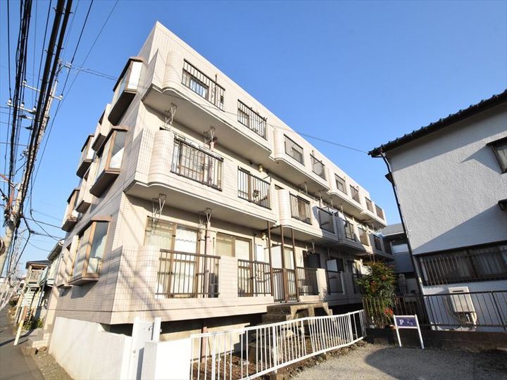 ロイヤルタウン下九沢の外観