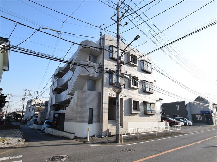 ロイヤルタウン下九沢の外観