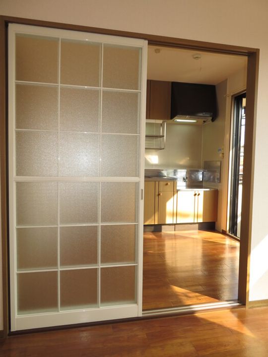 クレセント ABの居間