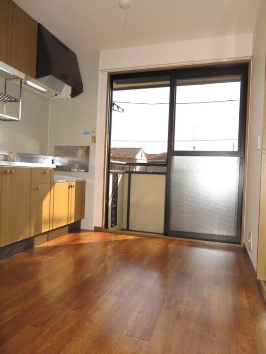 クレセント ABの居間