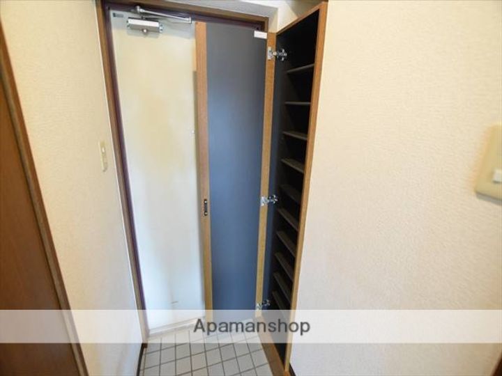 ガーネットマンション303の玄関