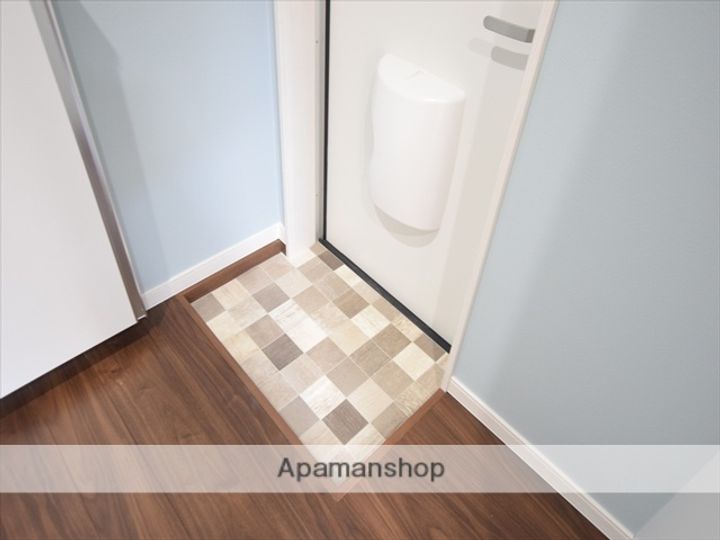 神奈川県相模原市中央区高根2丁目の賃貸アパートの玄関