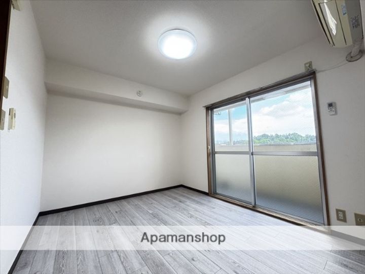 フリージア南野402の居間