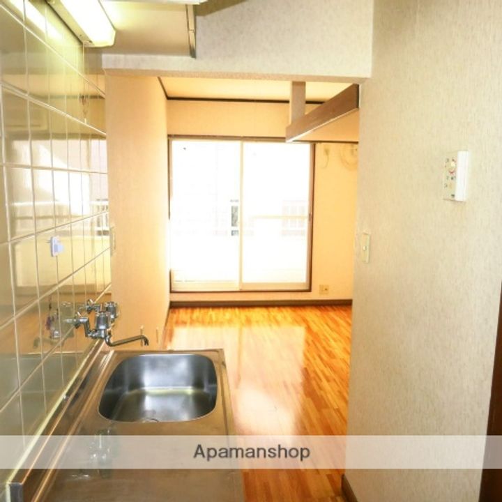 ファーストビレッジ橋本の玄関