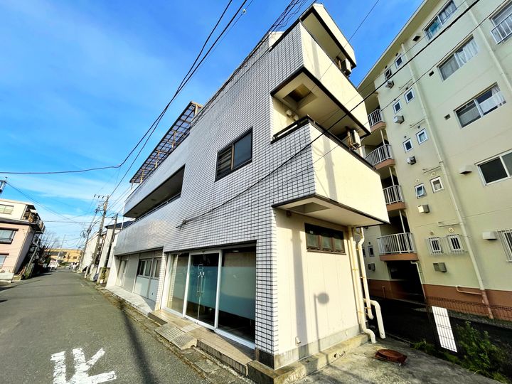 グランドステータス日高の外観