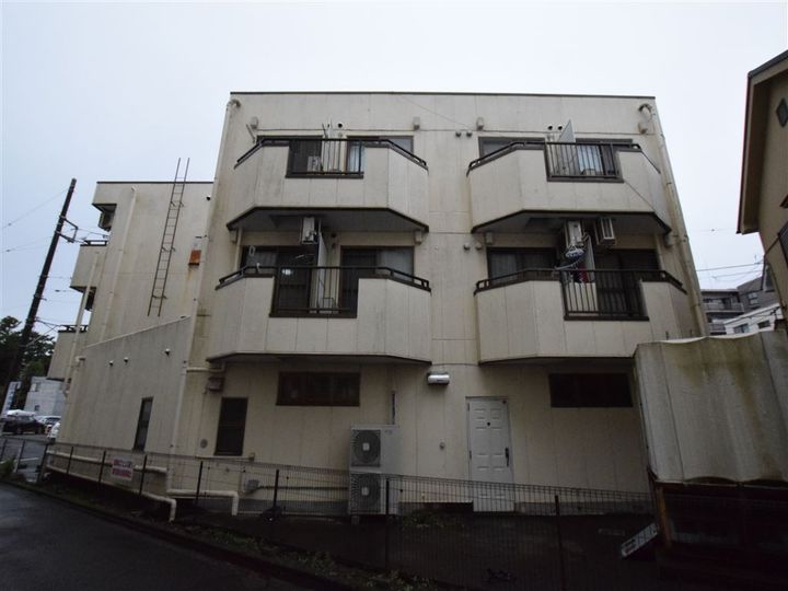 グランドステータス日高の外観