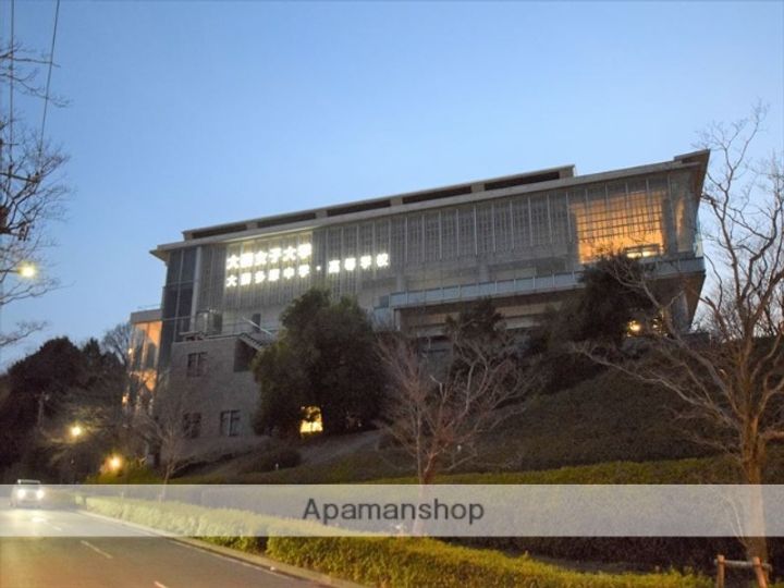 クレセントヒルズの周辺