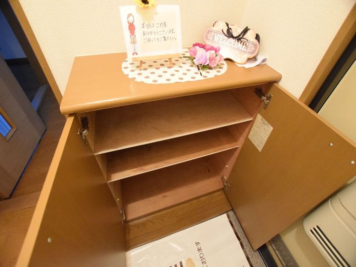 セゾン西橋本の玄関