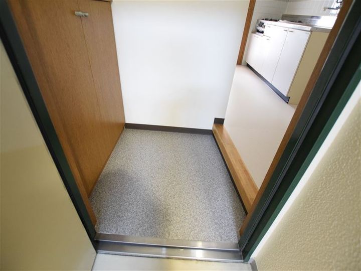 神奈川県相模原市南区相模大野8丁目の賃貸マンションの玄関