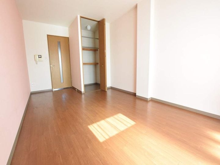 ビッグフィールド303の居間