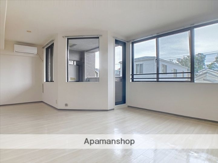 神奈川県相模原市南区南台2丁目の賃貸マンションの居間