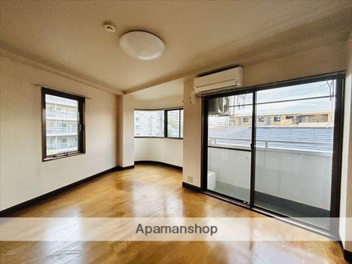 神奈川県相模原市南区鵜野森1丁目の賃貸マンションの居間