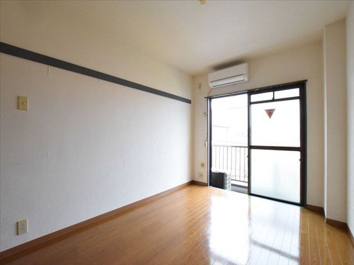 神奈川県大和市中央林間3丁目の賃貸マンションの居間