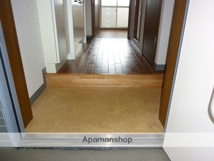 神奈川県相模原市南区上鶴間本町1丁目の賃貸マンションの玄関