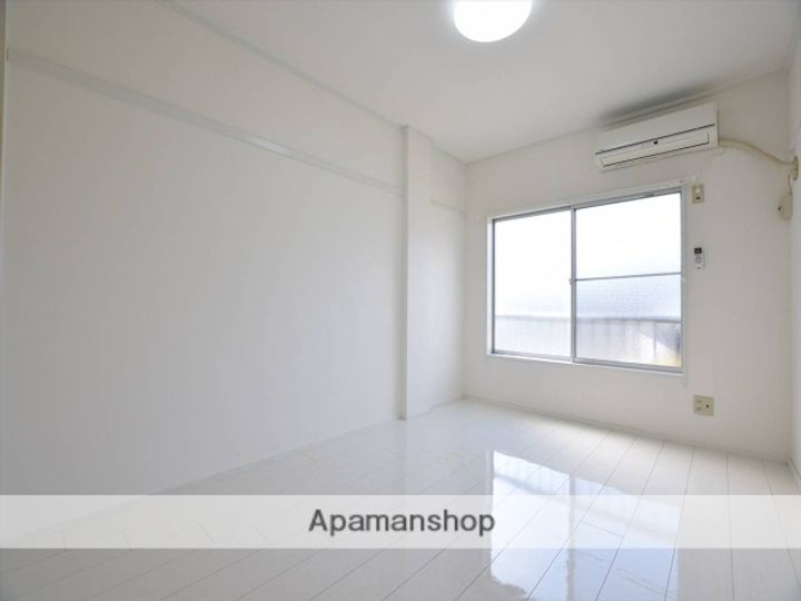 カーサドニル104の居間