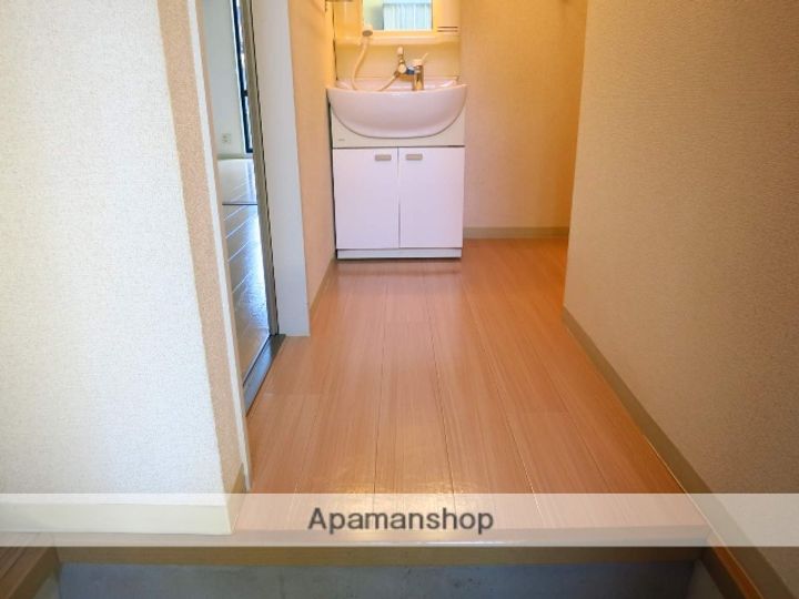 神奈川県相模原市中央区小山3丁目の賃貸アパートの玄関