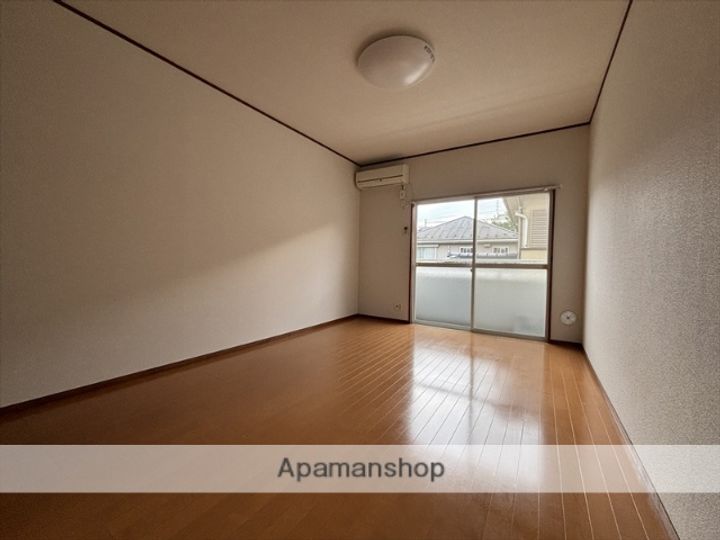 神奈川県相模原市南区上鶴間本町7丁目の賃貸アパートの居間