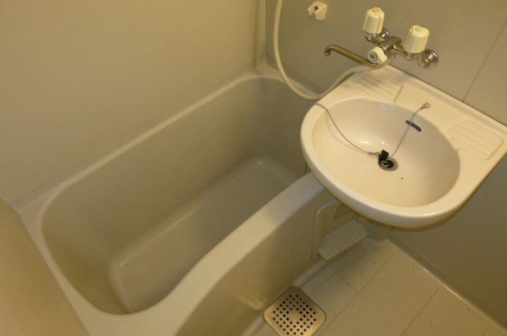 神奈川県相模原市南区上鶴間本町6丁目の賃貸アパートの風呂