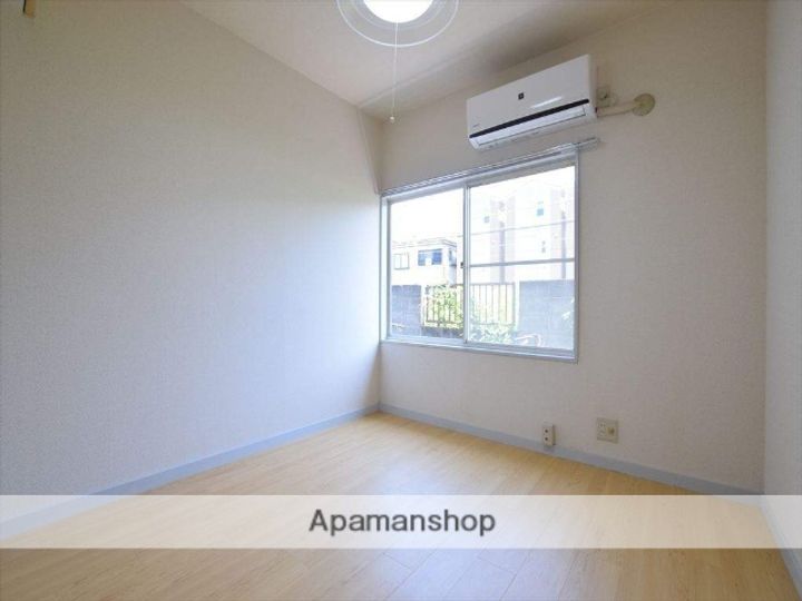 神奈川県座間市相模が丘1丁目の賃貸アパートの居間