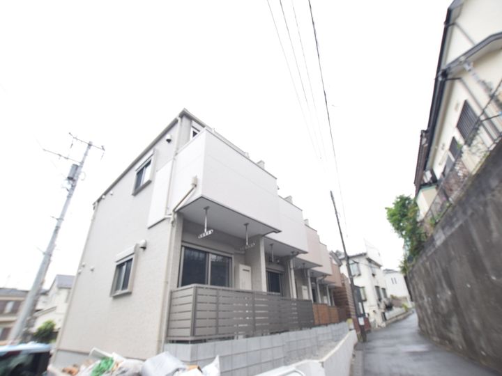 神奈川県座間市相武台2丁目の賃貸アパートの外観