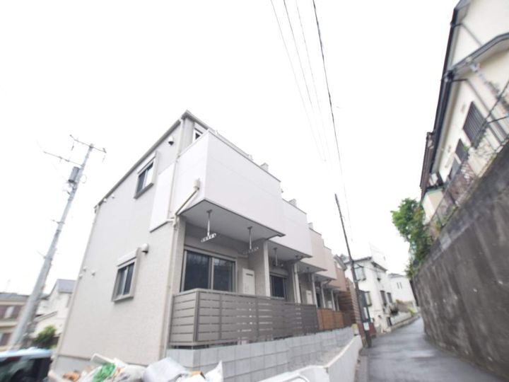 神奈川県座間市相武台2丁目の賃貸アパートの外観