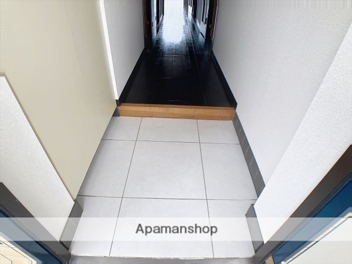 神奈川県相模原市南区上鶴間6丁目の賃貸マンションの玄関