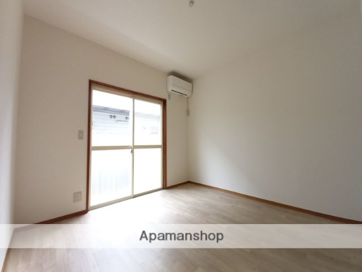 神奈川県相模原市南区相模大野9丁目の賃貸アパートの居間