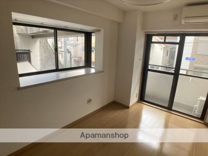 東京都町田市原町田2丁目の賃貸マンションの居間