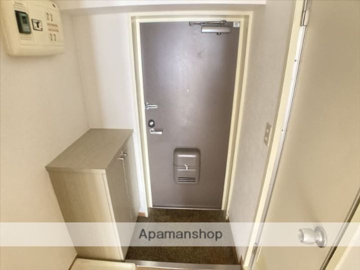 東京都町田市原町田2丁目の賃貸マンションの玄関