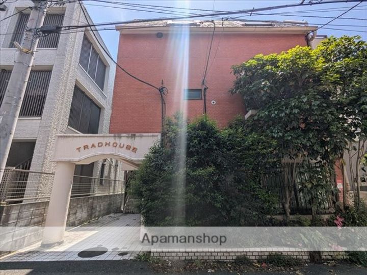 トラッドハウスの外観