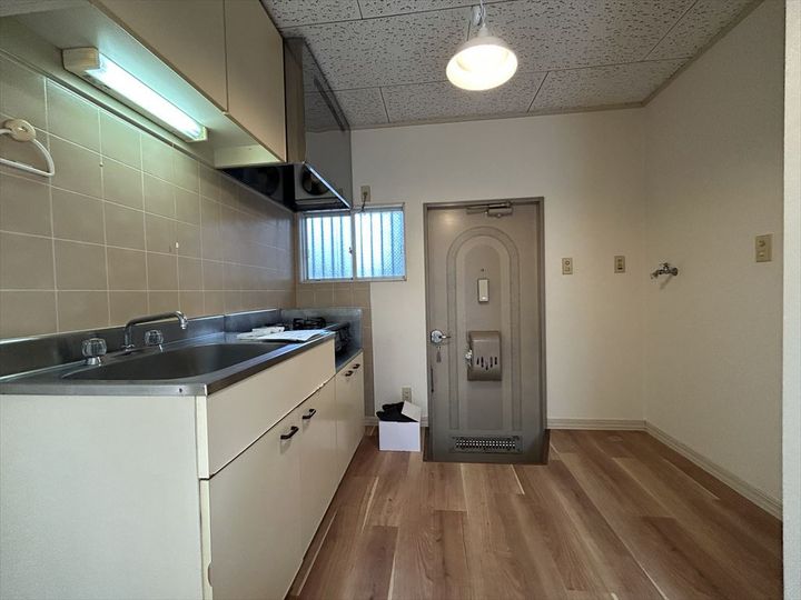 神奈川県相模原市南区相模大野2丁目の賃貸アパートの玄関