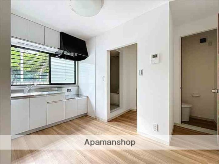 ゼフィール新大津の居間