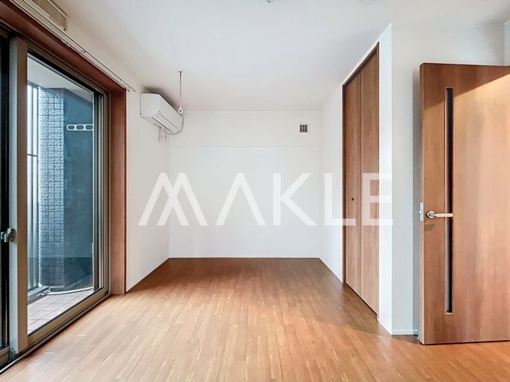 ツインズ船越A102号室の居間