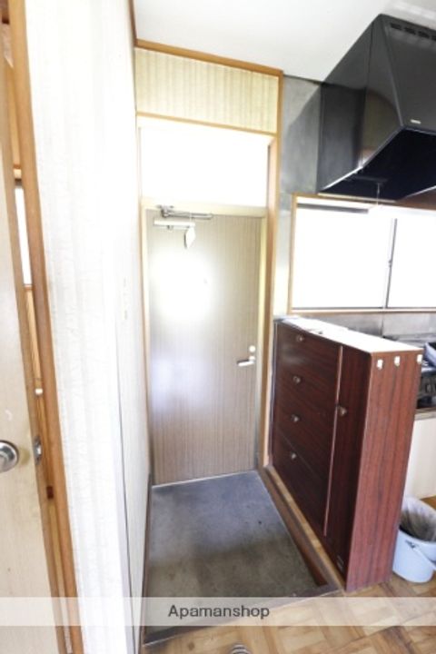 苅谷ハイツ201の玄関