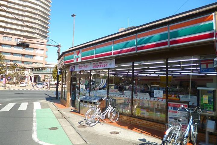 プラナスアヅマの周辺