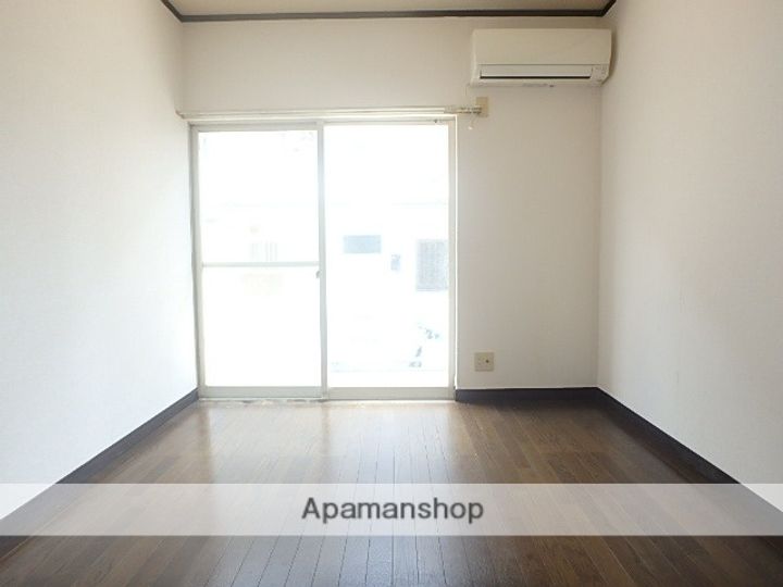 メゾン三恵106の居間