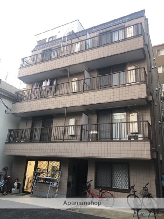 アン・ジュール302の外観