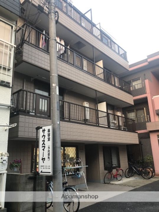 アン・ジュール302の外観