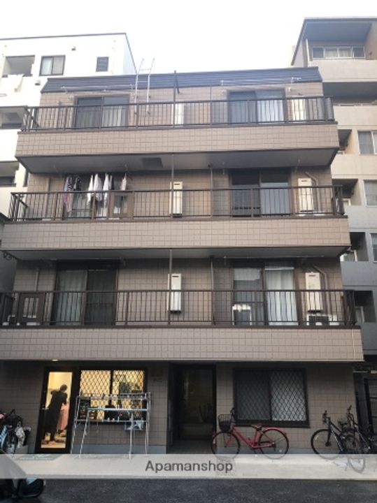 アン・ジュール302の外観